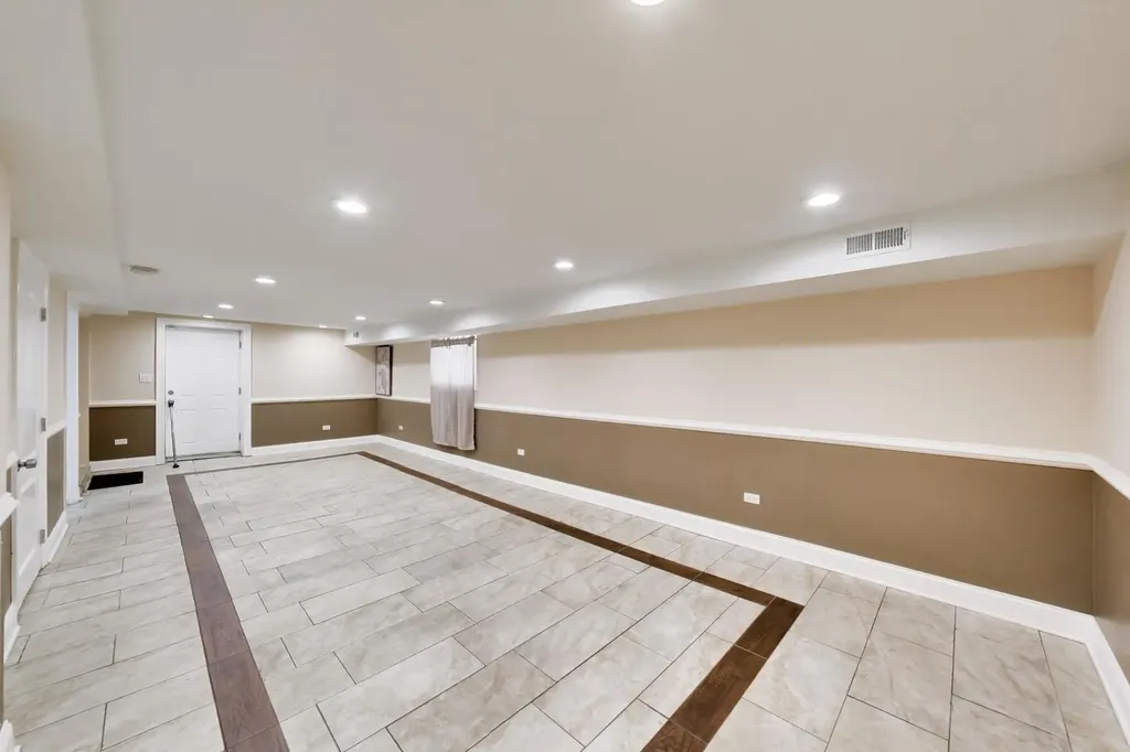 7643 South Eberhart Avenue Chicago IL 60619