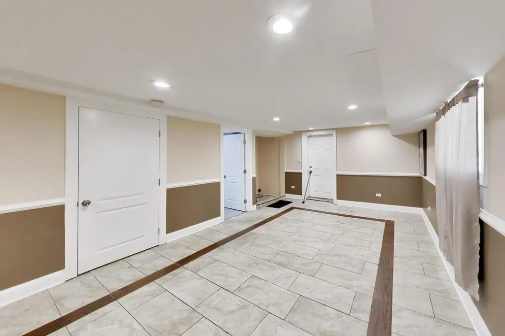 7643 South Eberhart Avenue Chicago IL 60619