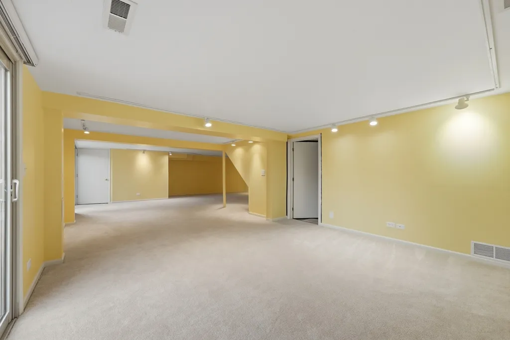 499 Carlsbad Trail Roselle IL 60172