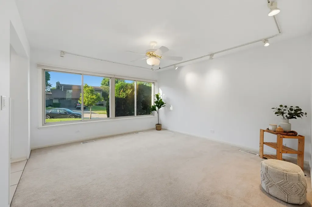 499 Carlsbad Trail Roselle IL 60172