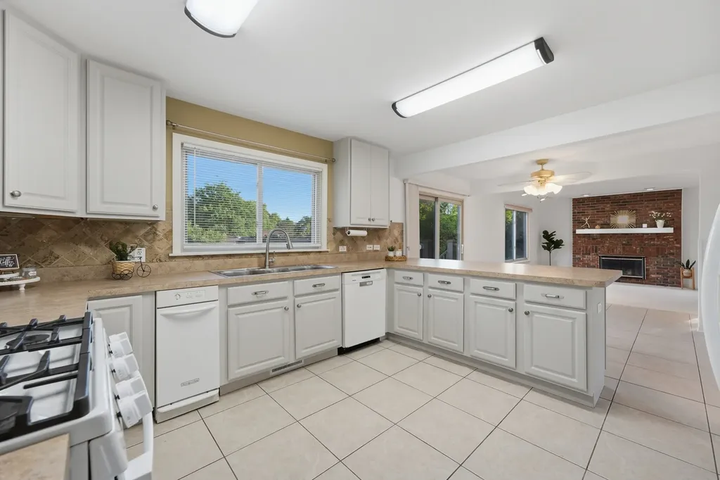 499 Carlsbad Trail Roselle IL 60172