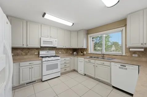 499 Carlsbad Trail Roselle IL 60172