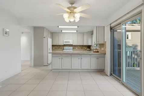499 Carlsbad Trail Roselle IL 60172