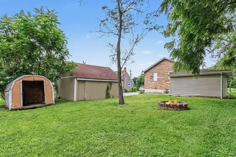 208 West Nippersink Road Round Lake IL 60073