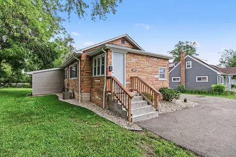 208 West Nippersink Road Round Lake IL 60073
