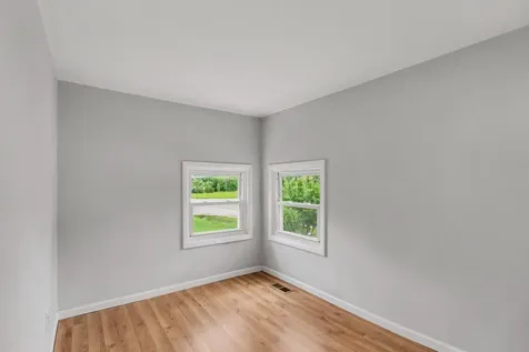 208 West Nippersink Road Round Lake IL 60073