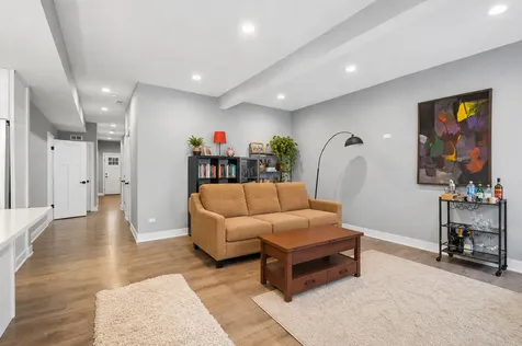 4925 North Albany Avenue Chicago IL 60625