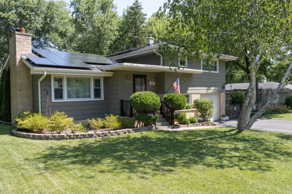 18148 West Lindenwood Drive Grayslake IL 60030