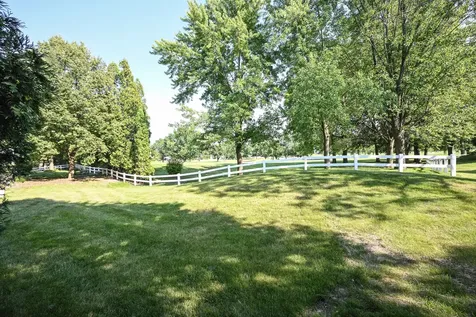 230 University Lane Elk Grove Village IL 60007