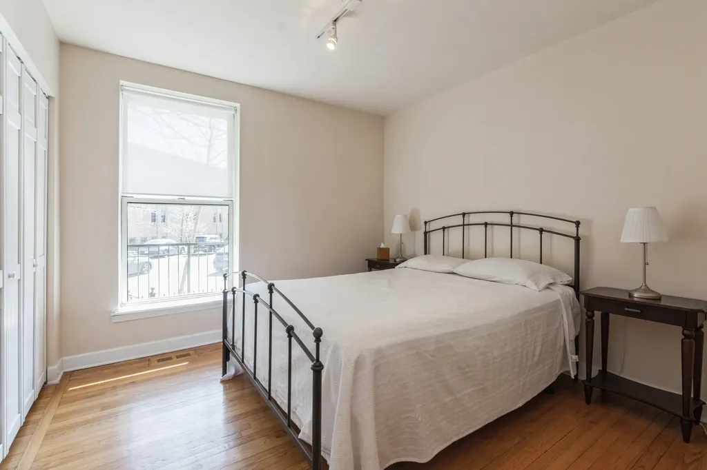 645 West Bittersweet Place Chicago IL 60613