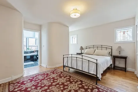 645 West Bittersweet Place Chicago IL 60613