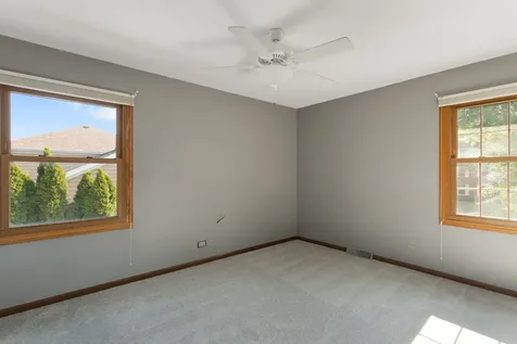 161 Jackson Lane Bloomingdale IL 60108