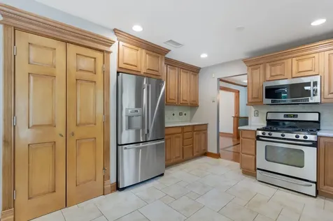 161 Jackson Lane Bloomingdale IL 60108