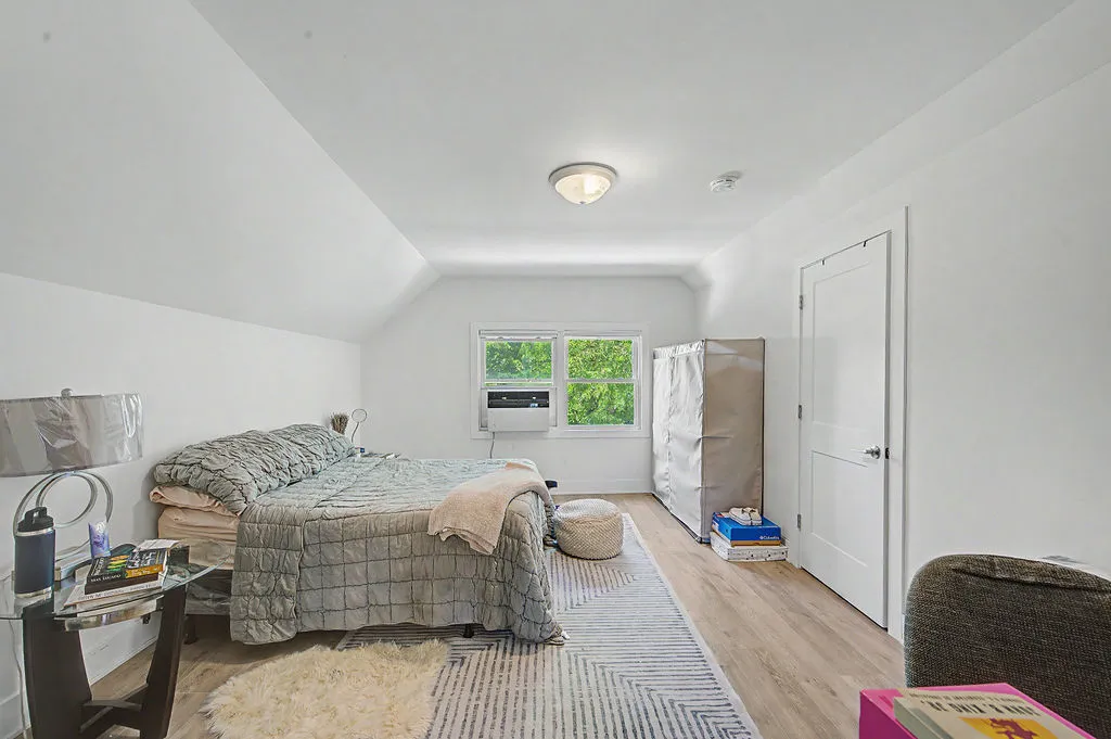 13443 South Avenue M Chicago IL 60633