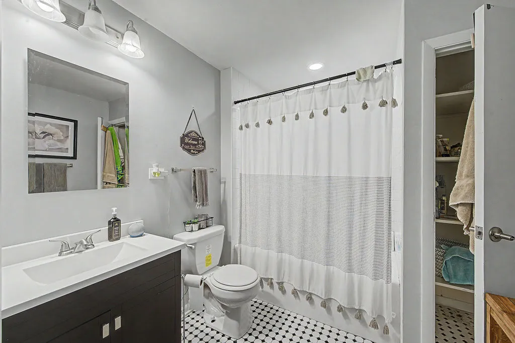 13443 South Avenue M Chicago IL 60633