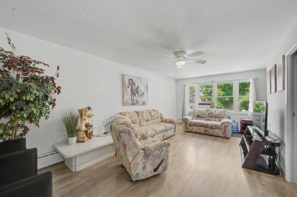 13443 South Avenue M Chicago IL 60633
