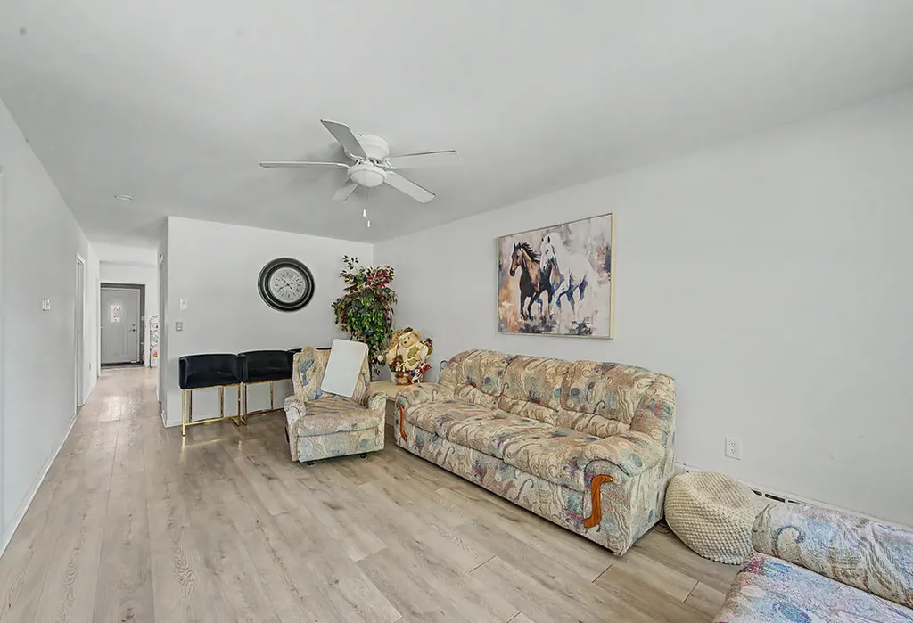 13443 South Avenue M Chicago IL 60633