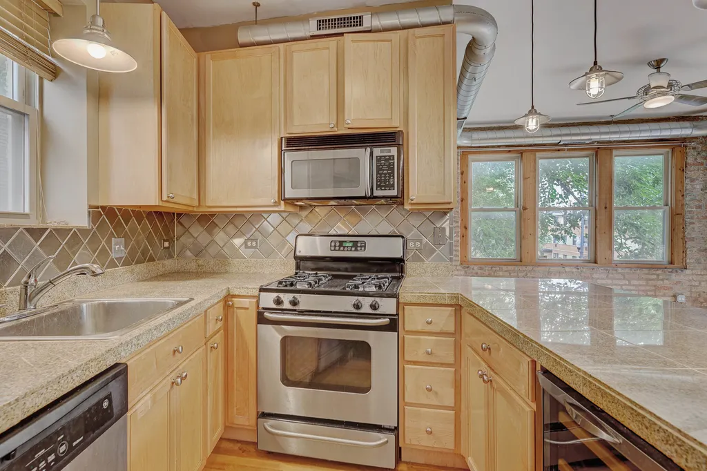 1663 West Pratt Boulevard Chicago IL 60626