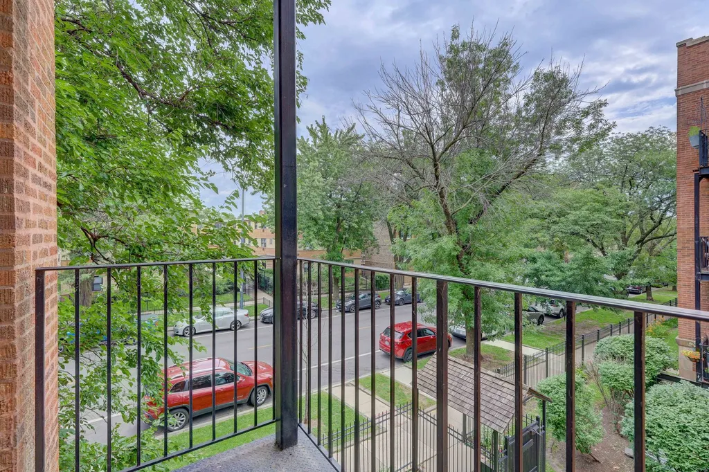 1663 West Pratt Boulevard Chicago IL 60626