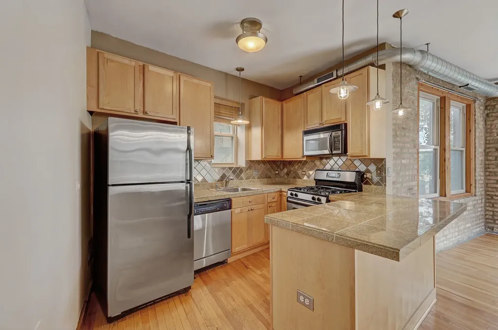 1663 West Pratt Boulevard Chicago IL 60626