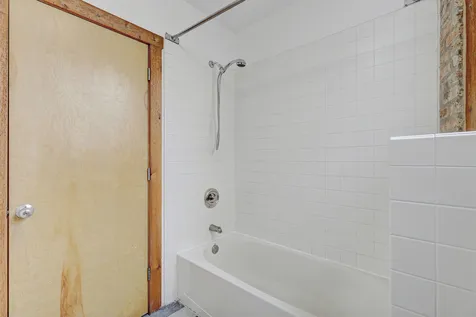 1663 West Pratt Boulevard Chicago IL 60626