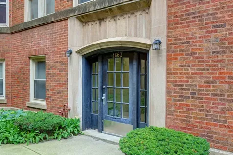 1663 West Pratt Boulevard Chicago IL 60626