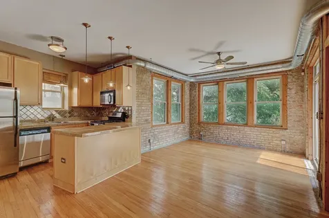 1663 West Pratt Boulevard Chicago IL 60626