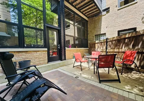 226 North Clinton Street Chicago IL 60661