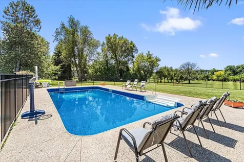 1513 North Applewood Lane Spring Grove IL 60081