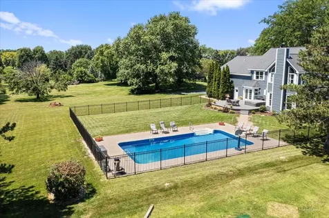 1513 North Applewood Lane Spring Grove IL 60081
