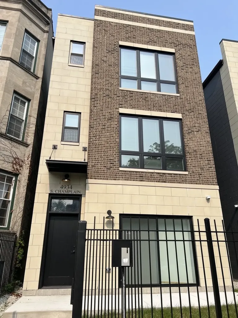 4934 South Champlain Avenue Chicago IL 60615