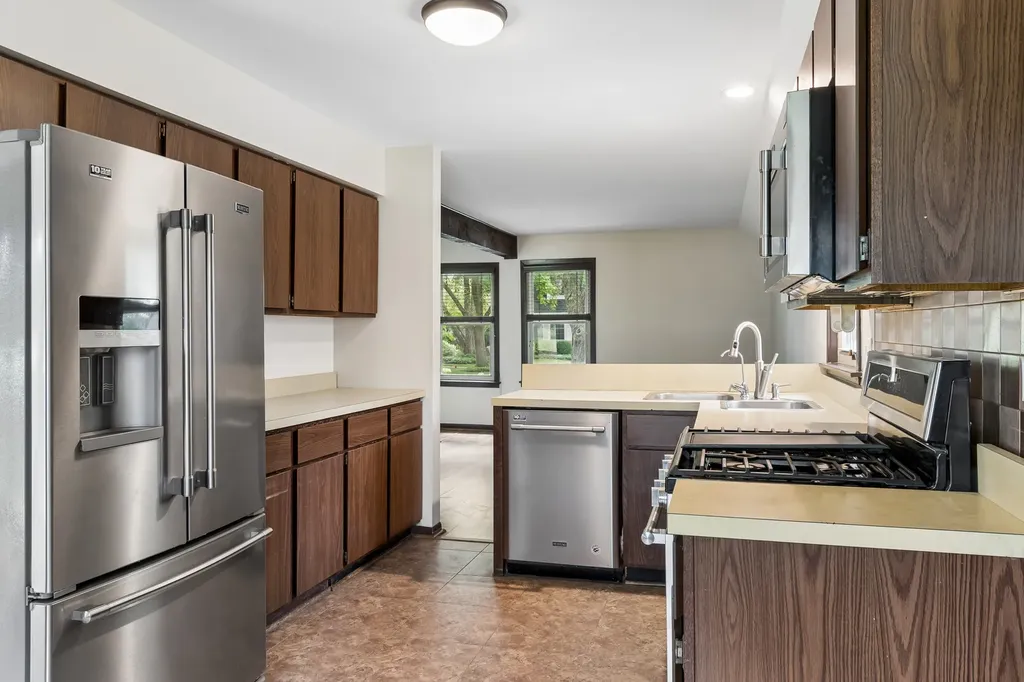 1539 Foxhill Road Naperville IL 60563