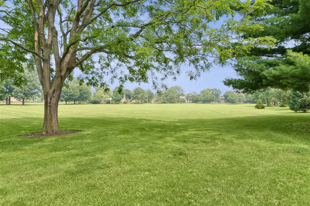 1539 Foxhill Road Naperville IL 60563