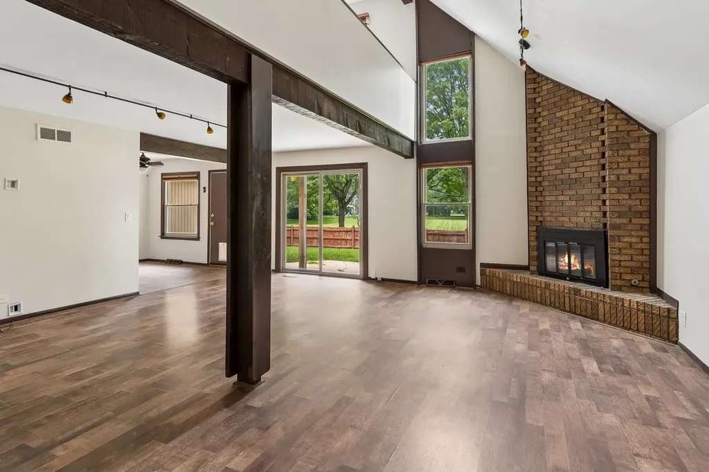 1539 Foxhill Road Naperville IL 60563