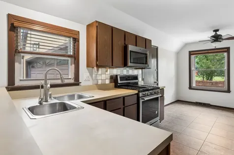 1539 Foxhill Road Naperville IL 60563
