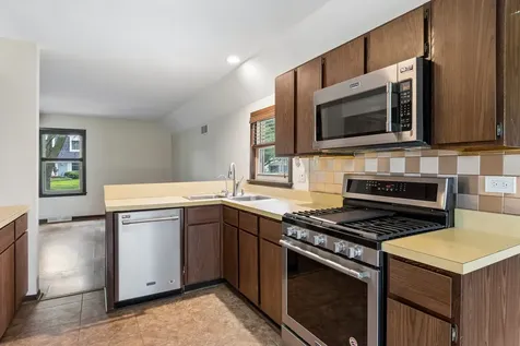 1539 Foxhill Road Naperville IL 60563