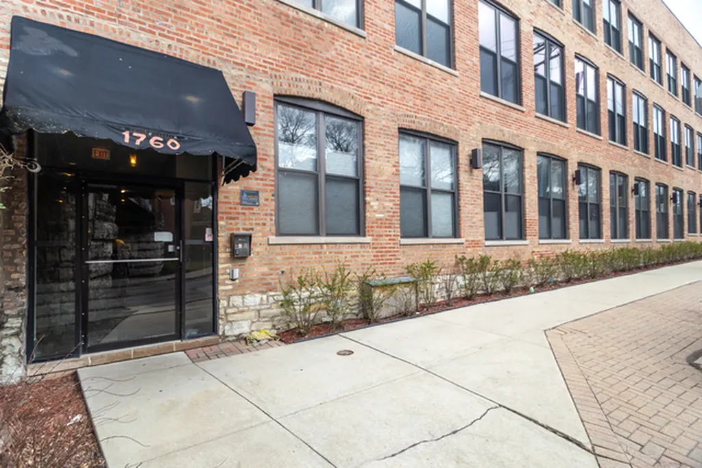 1760 West Wrightwood Avenue Chicago IL 60614