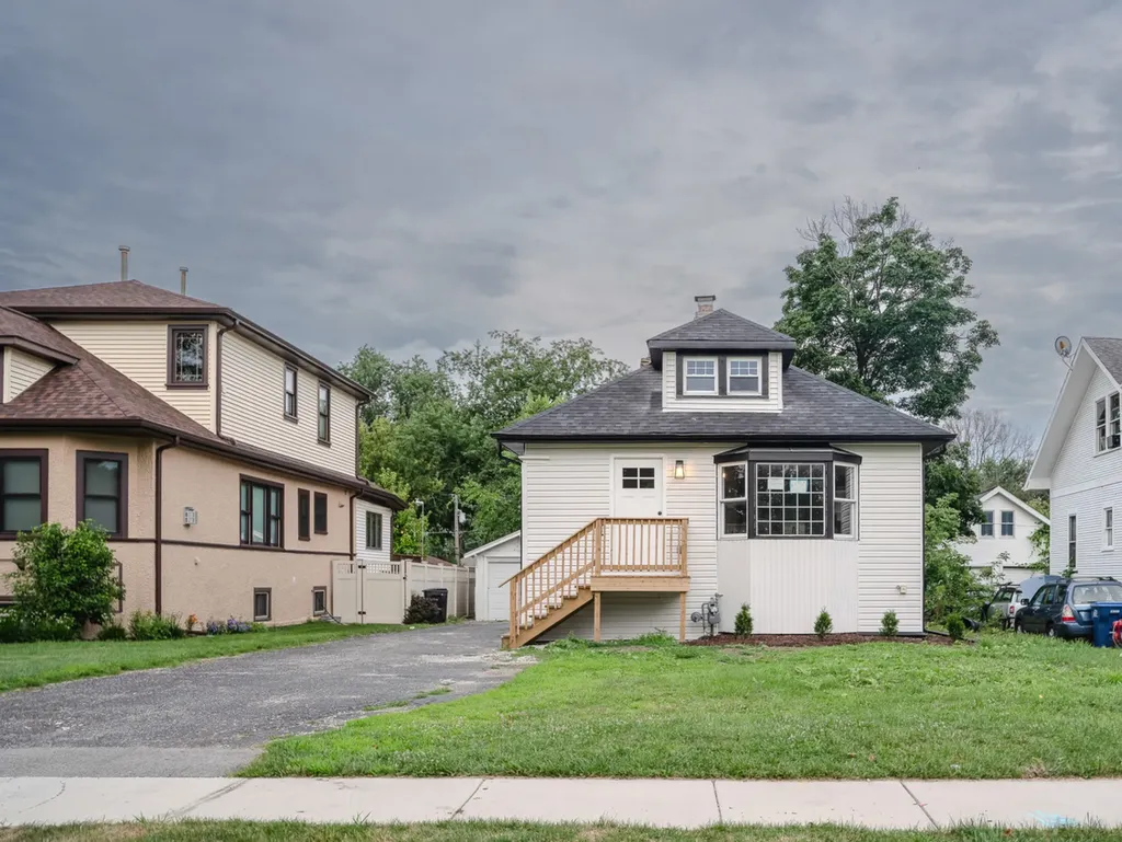 523 South Monterey Avenue Villa Park IL 60181