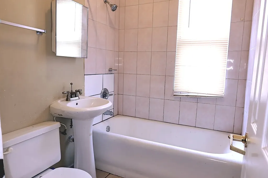 13223 South Buffalo Avenue Chicago IL 60633
