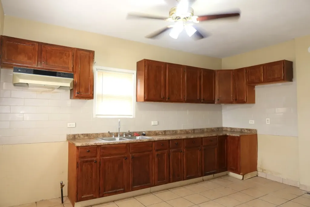 13223 South Buffalo Avenue Chicago IL 60633