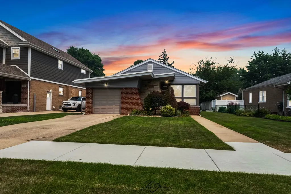 10029 South Central Park Avenue Evergreen Park IL 60805
