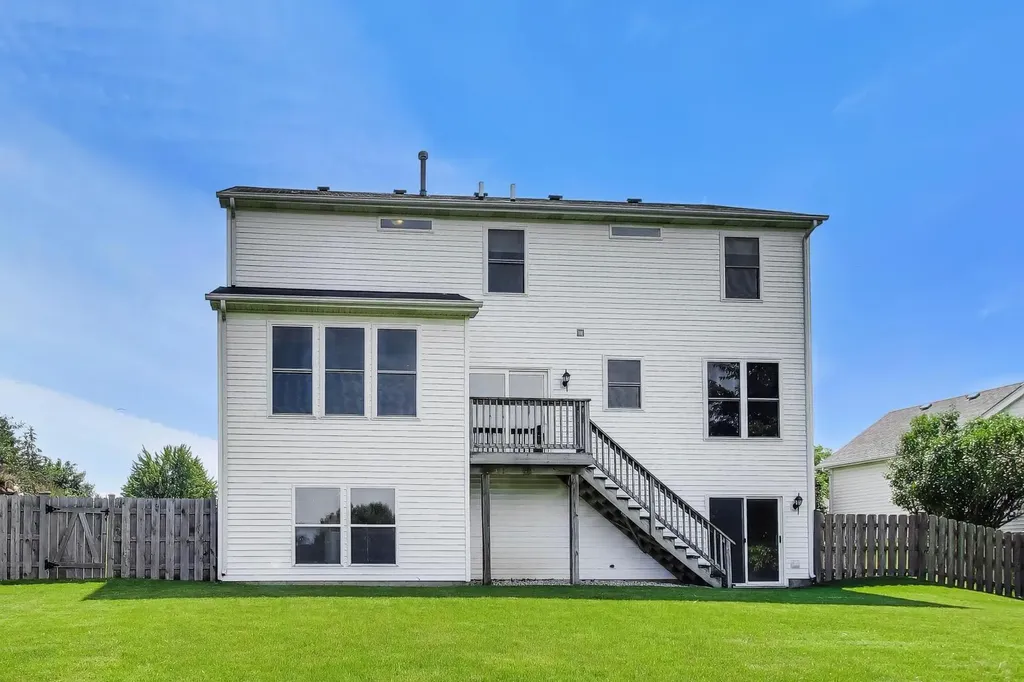 21 West Old Mill Trail Antioch IL 60002