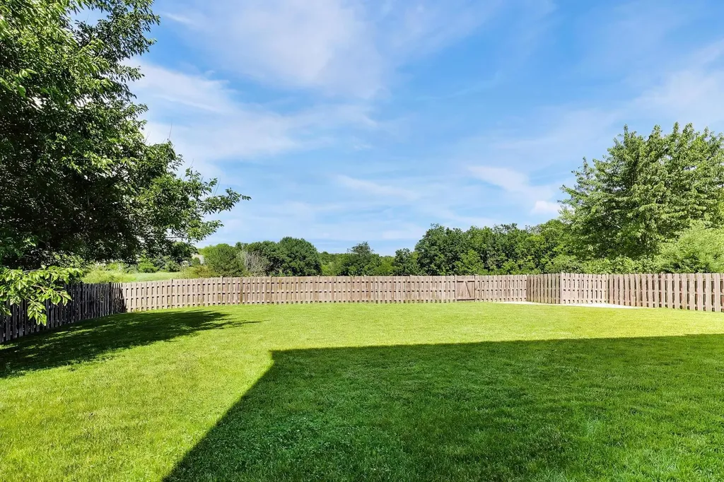 21 West Old Mill Trail Antioch IL 60002