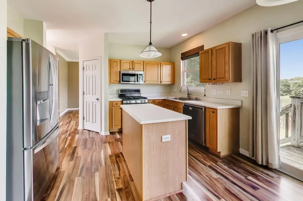 21 West Old Mill Trail Antioch IL 60002