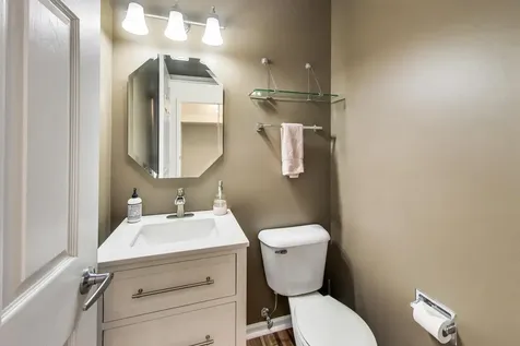 21 West Old Mill Trail Antioch IL 60002