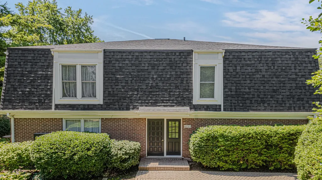 831 Garfield Avenue Libertyville IL 60048