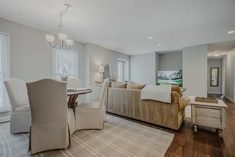 831 Garfield Avenue Libertyville IL 60048