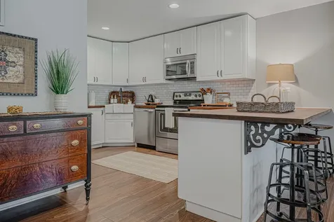 831 Garfield Avenue Libertyville IL 60048