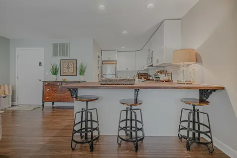 831 Garfield Avenue Libertyville IL 60048