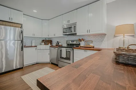 831 Garfield Avenue Libertyville IL 60048